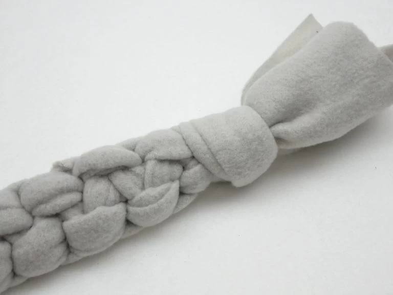 Kefie_Lichtgrijs_Close-up_Knoop